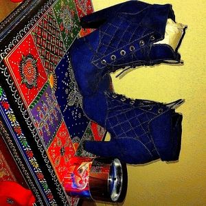 Bamboo bootie size 6. Style is Mozza-22. The color is a gorgeous deep blue.